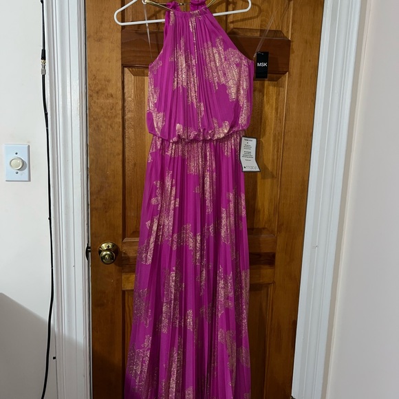 Elegant ladies never worn wedding or party dress made by MSK bought from Macy’s - Picture 2 of 3